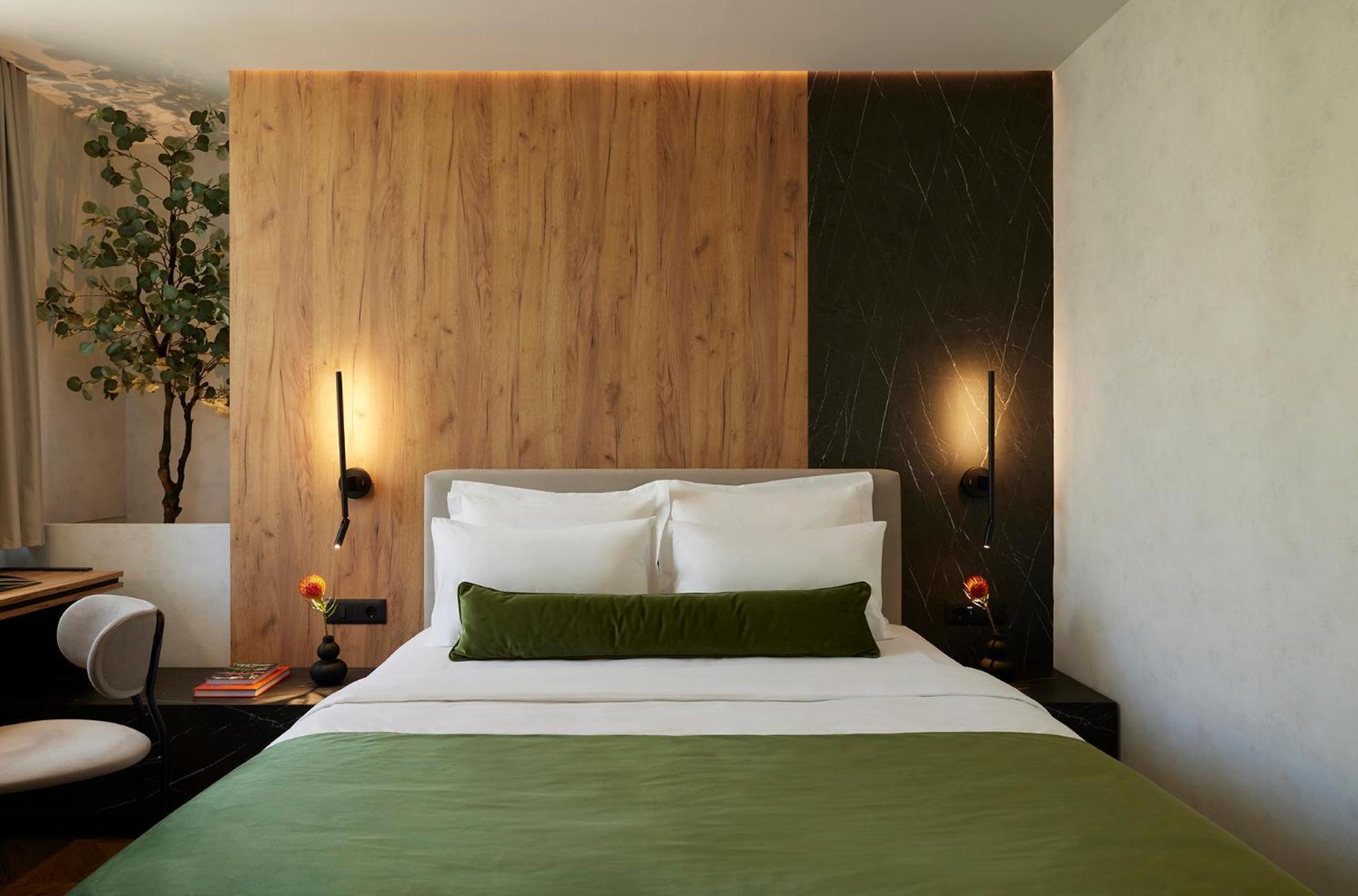 Hotel The Port Square 4*